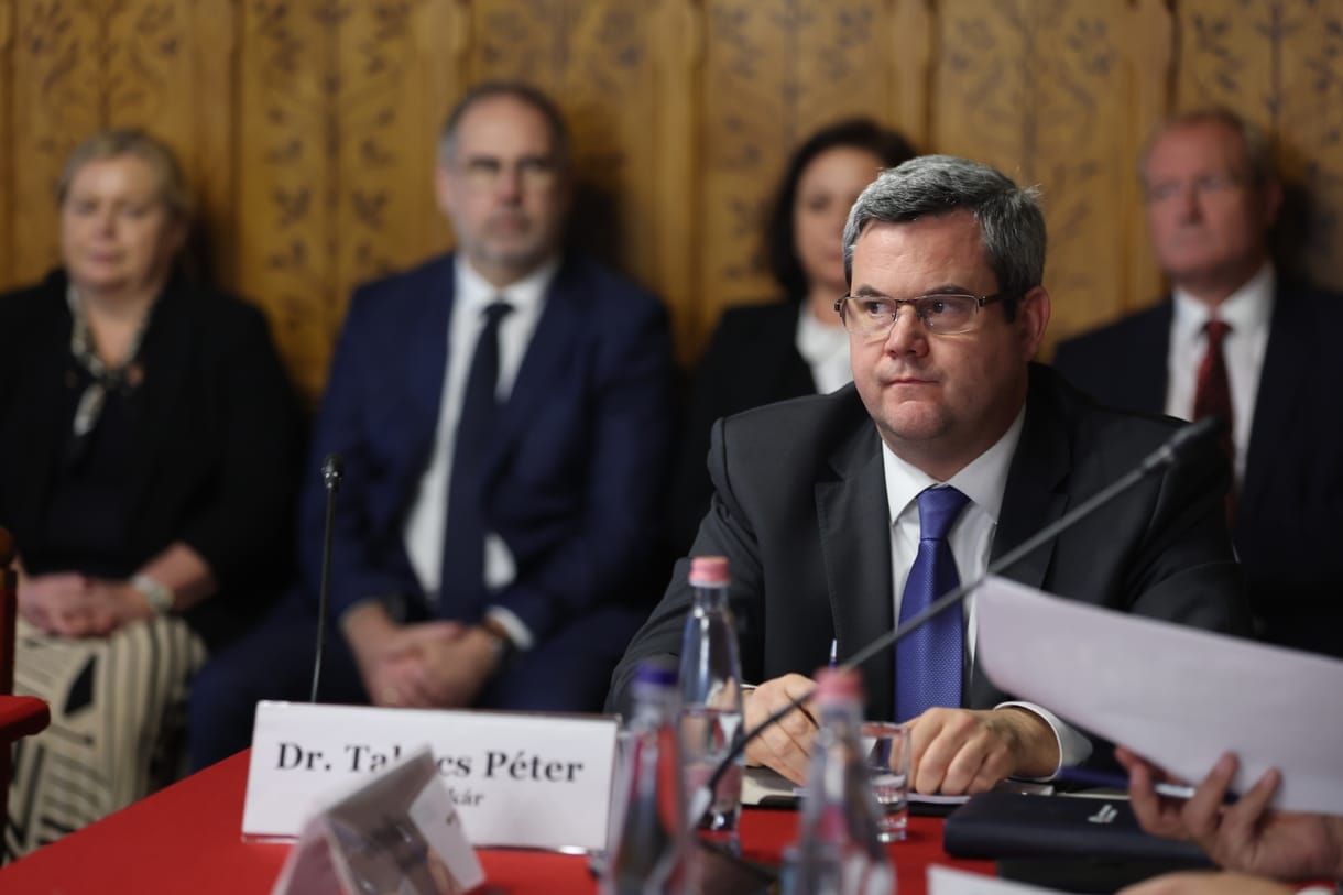 Népszava: A Semmelweis Egyetemről kaphat új főigazgatót az Országos Onkológiai Intézet