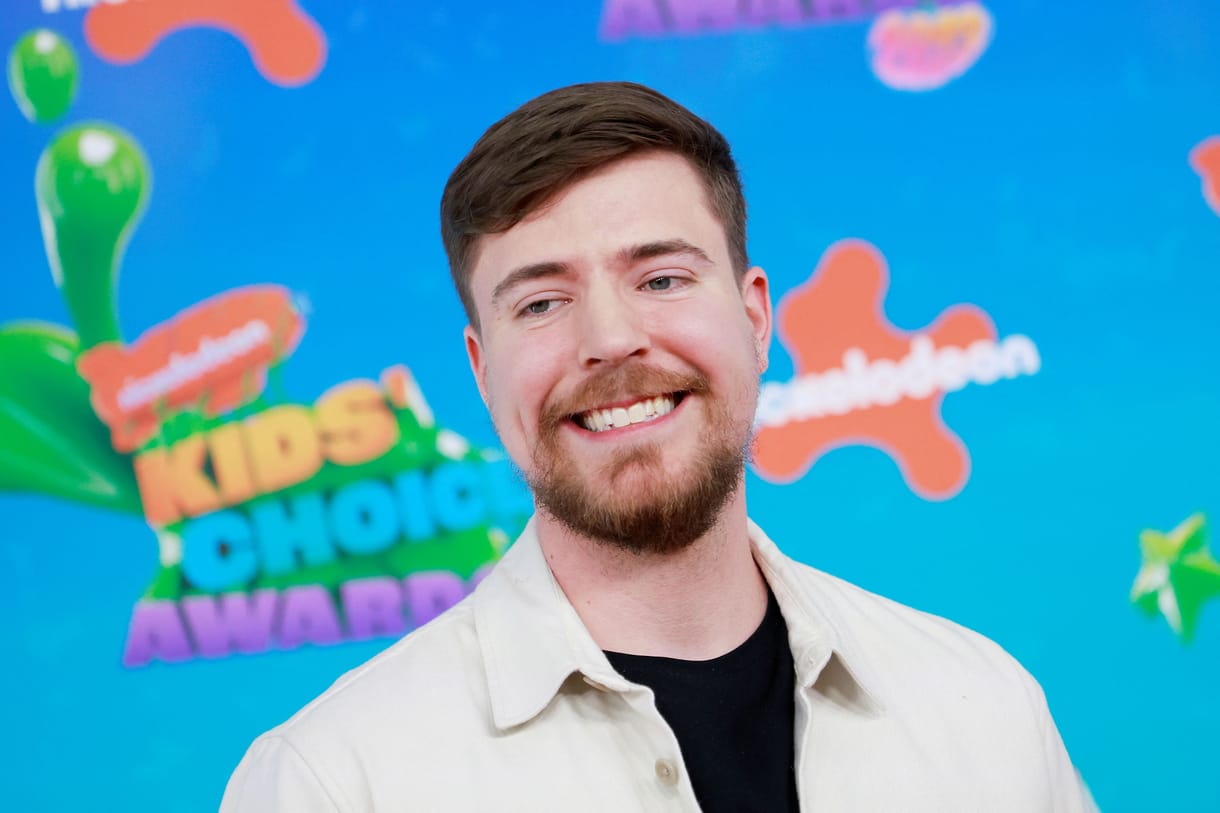 A YouTube-sztár MrBeast bejelentkezett, hogy megvenné társával a fél TikTokot