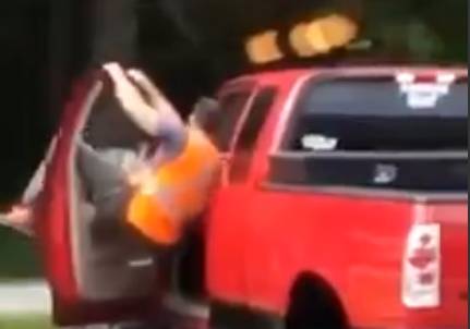 Videó: Így járhat, aki részegen akar terepjárózni