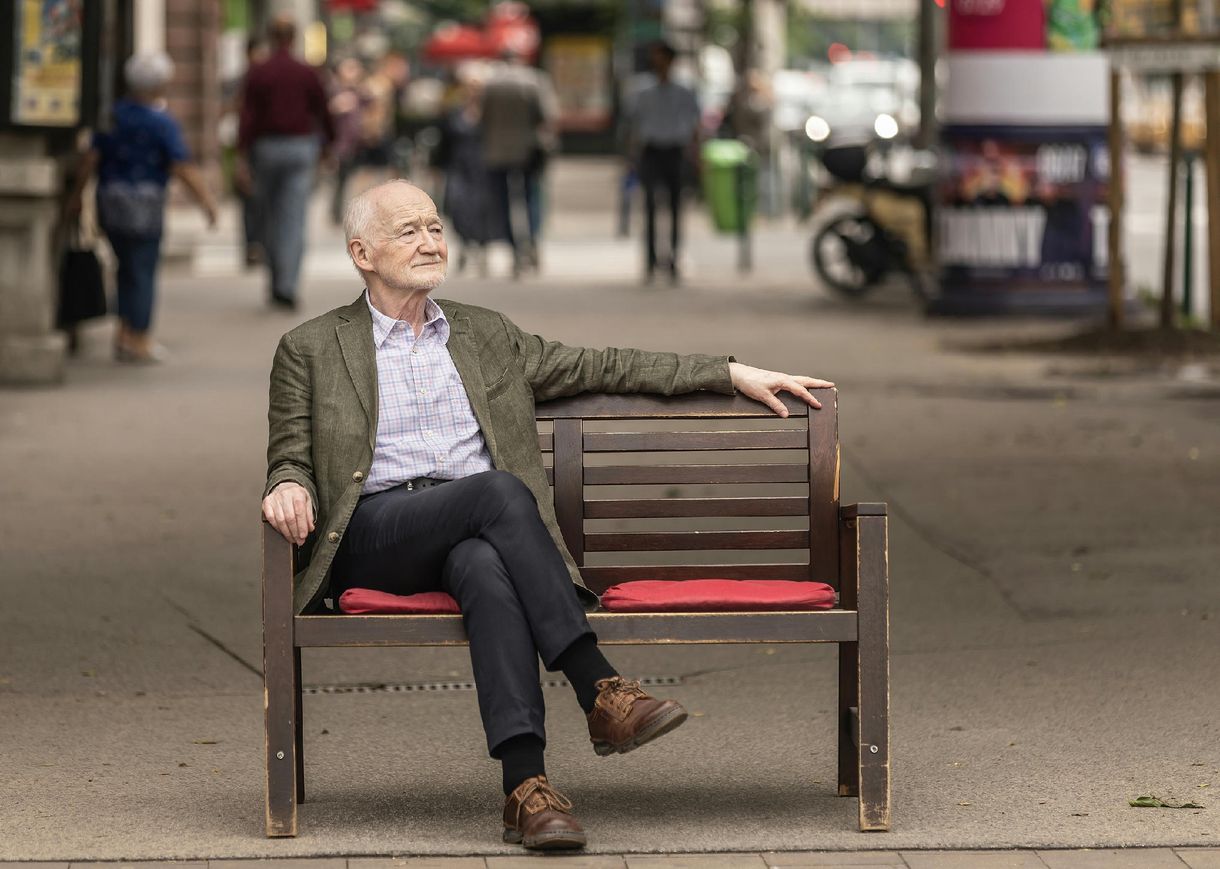 Nádasdy Ádám: Londonban sajnálkozva néznek. „Igen? Magyar? És mondja, nagyon nehéz ott maguknak?”
