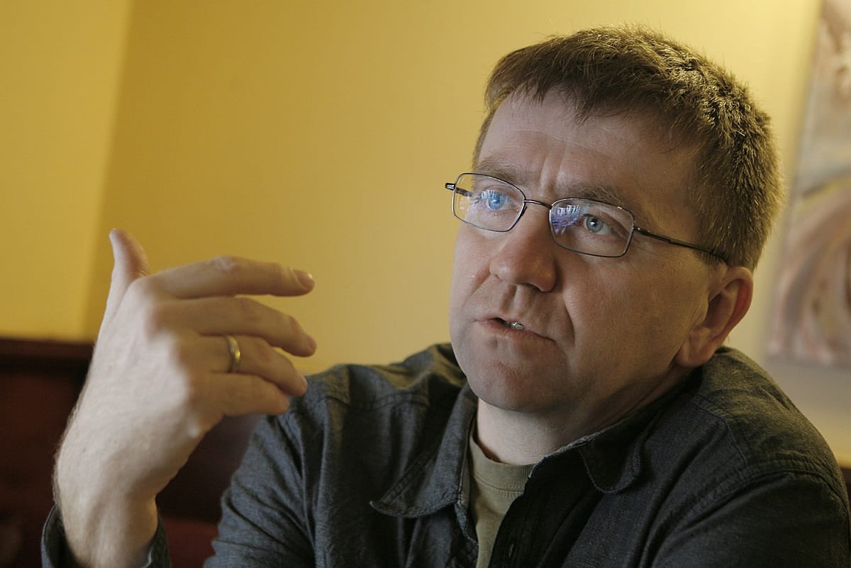  Egy magyar a fekete Mercedesszel érkező pénztáros nénik között