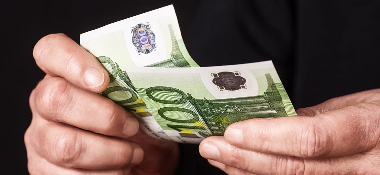 Spekulációk és kartellezés miatt büntetett meg öt nagybankot az EU