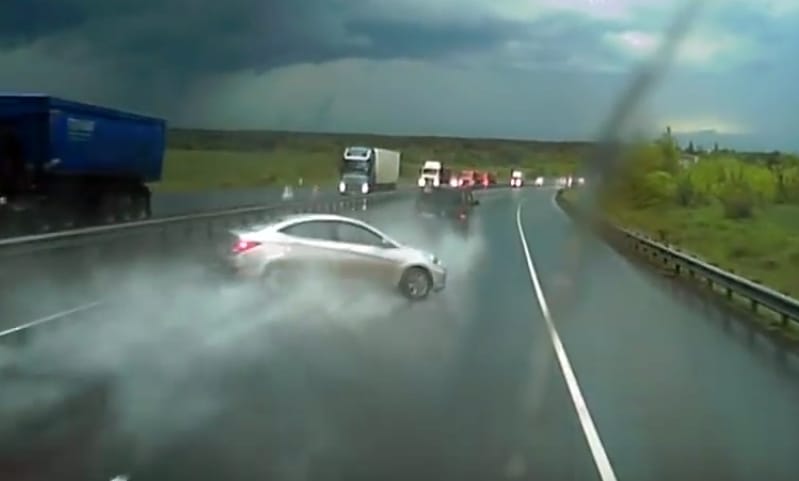 13 másodperc, amit minden autósnak látnia kellene – videó