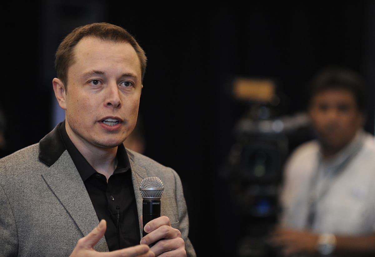 A nagy lángszórós trükk: itt egy újabb bizonyíték arra, miért Elon Musk a világ egyik legzseniálisabb üzletembere
