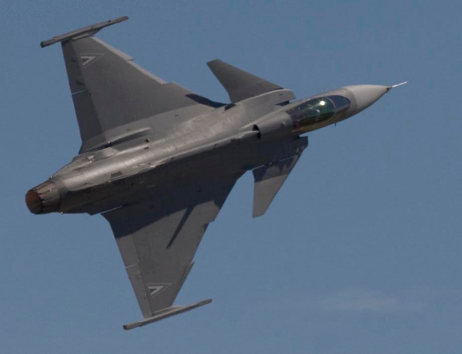 Szokatlan jelenség miatt nem szállhattak fel a Gripenek