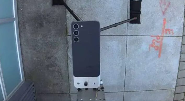 Ezt a telefontesztet még nézni is rossz – videó