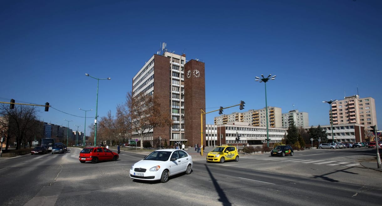 Súlyosan megvertek egy autista fiatalt Dunaújvárosban