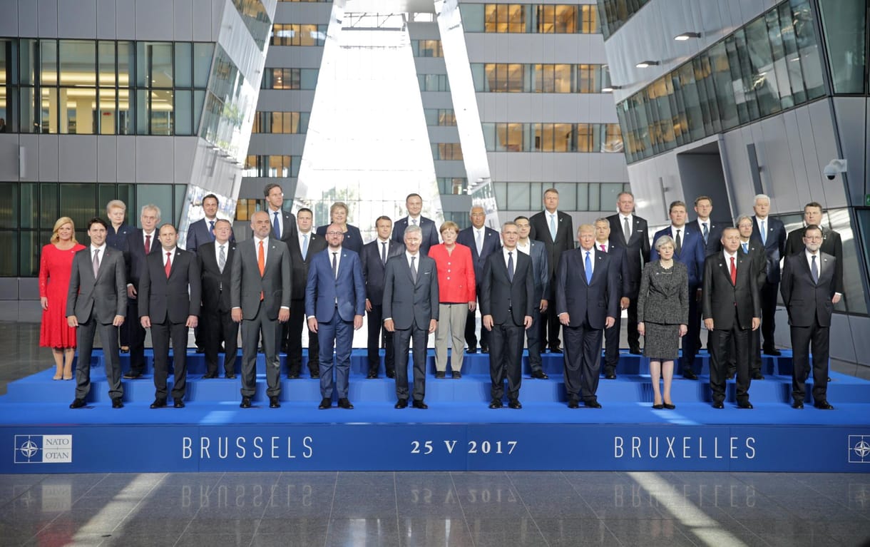Orbánnak sikerült végre Trump közelébe férkőznie – fotó
