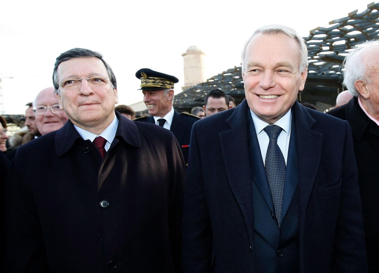 Lemondott a francia kormány