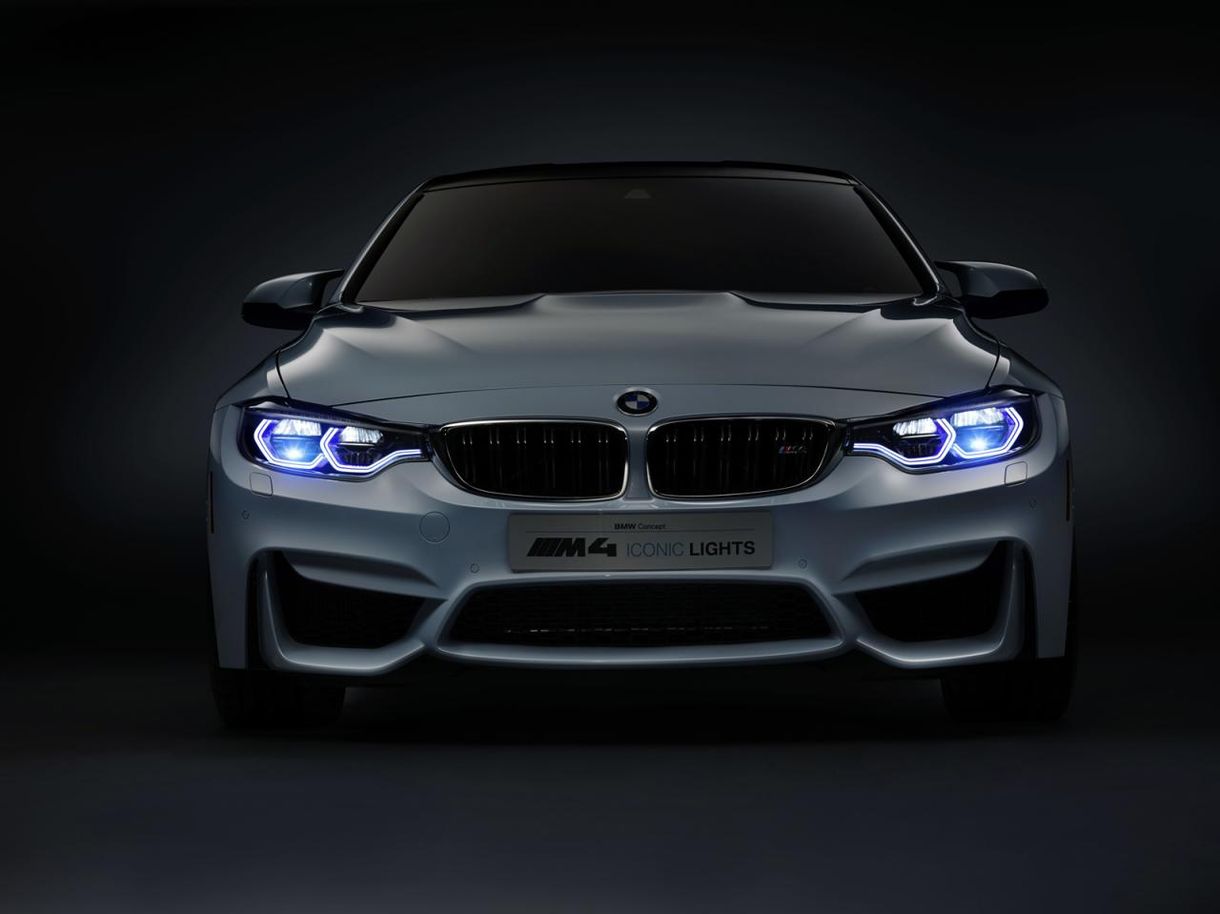 Lézerfény süt ennek a BMW M4-nek az 