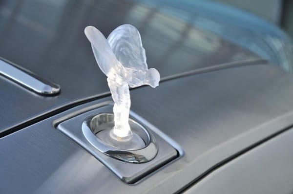 Újít asszonyán a Rolls-Royce