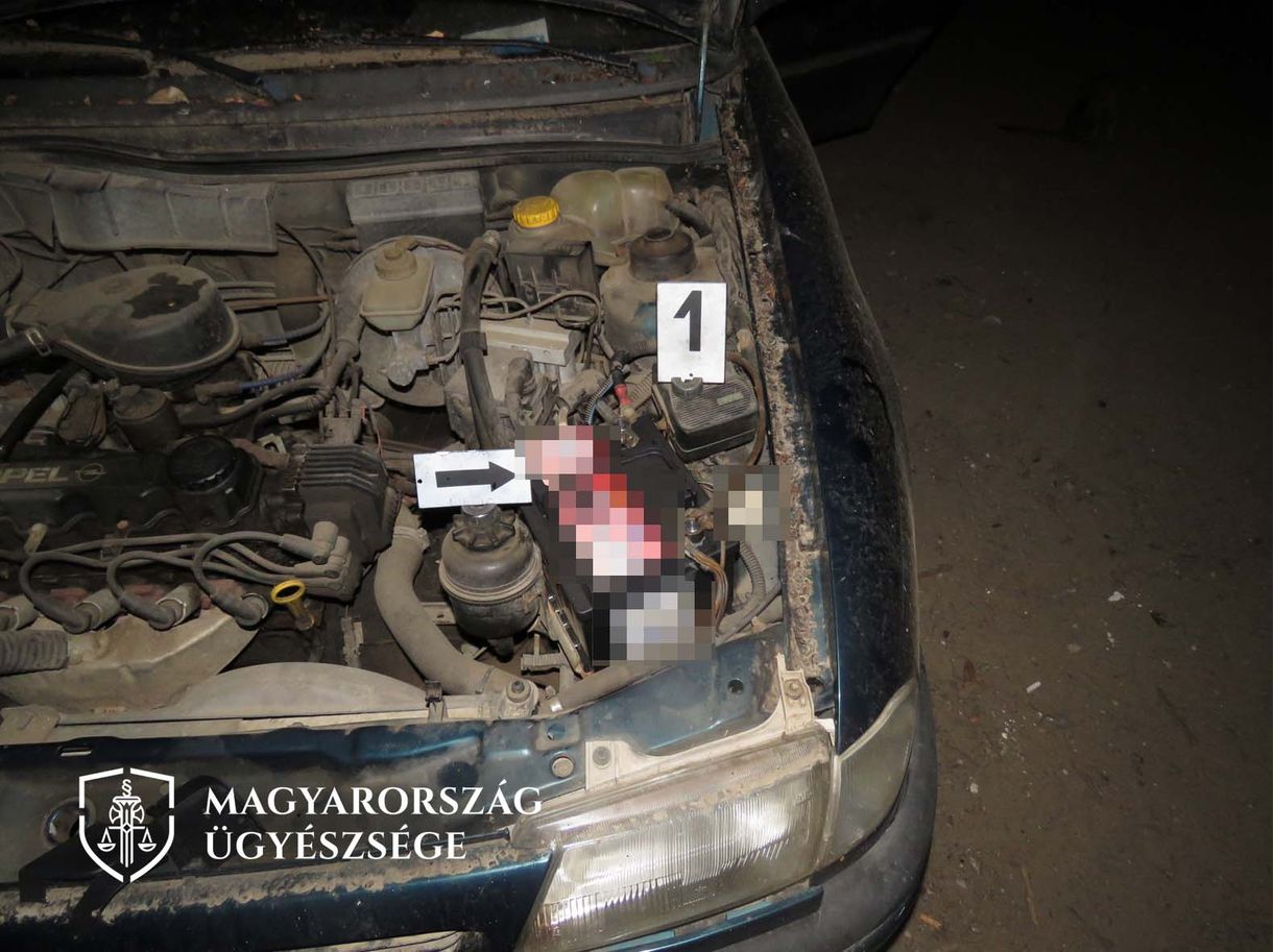 Határrendészt gyanúsítanak azzal, hogy egy pénztáros segítségével lopott egy áruházból