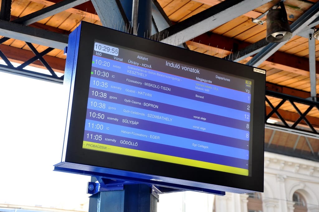 Fakidőlés miatt két vasútvonalon is késésekre lehet számítani
