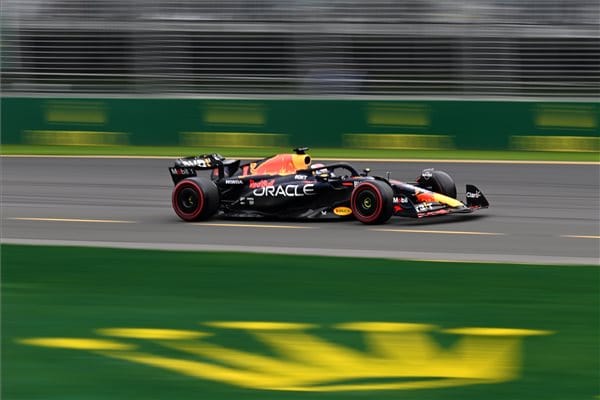 Verstappen megszerezte első győzelmét Melbourne-ben