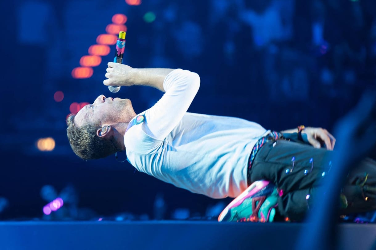 Napelemek és áramfejlesztő biciklik – a Coldplay magyarországi koncertjén is lesz belőlük