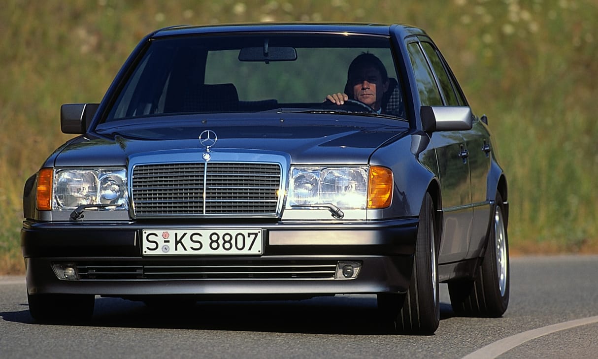 Amikor a Porsche besegített a Mercedesnek: 30 éves az 500 E