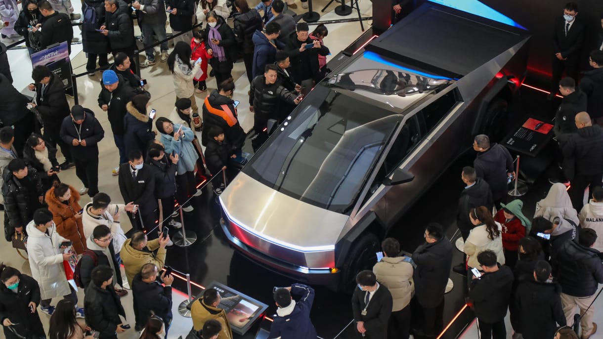 Beakadhat a pedál, több ezer Cybertruckot hív vissza a Tesla