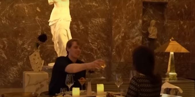 Mona Lisával éjszakázhatott egy szerencsés pár 
