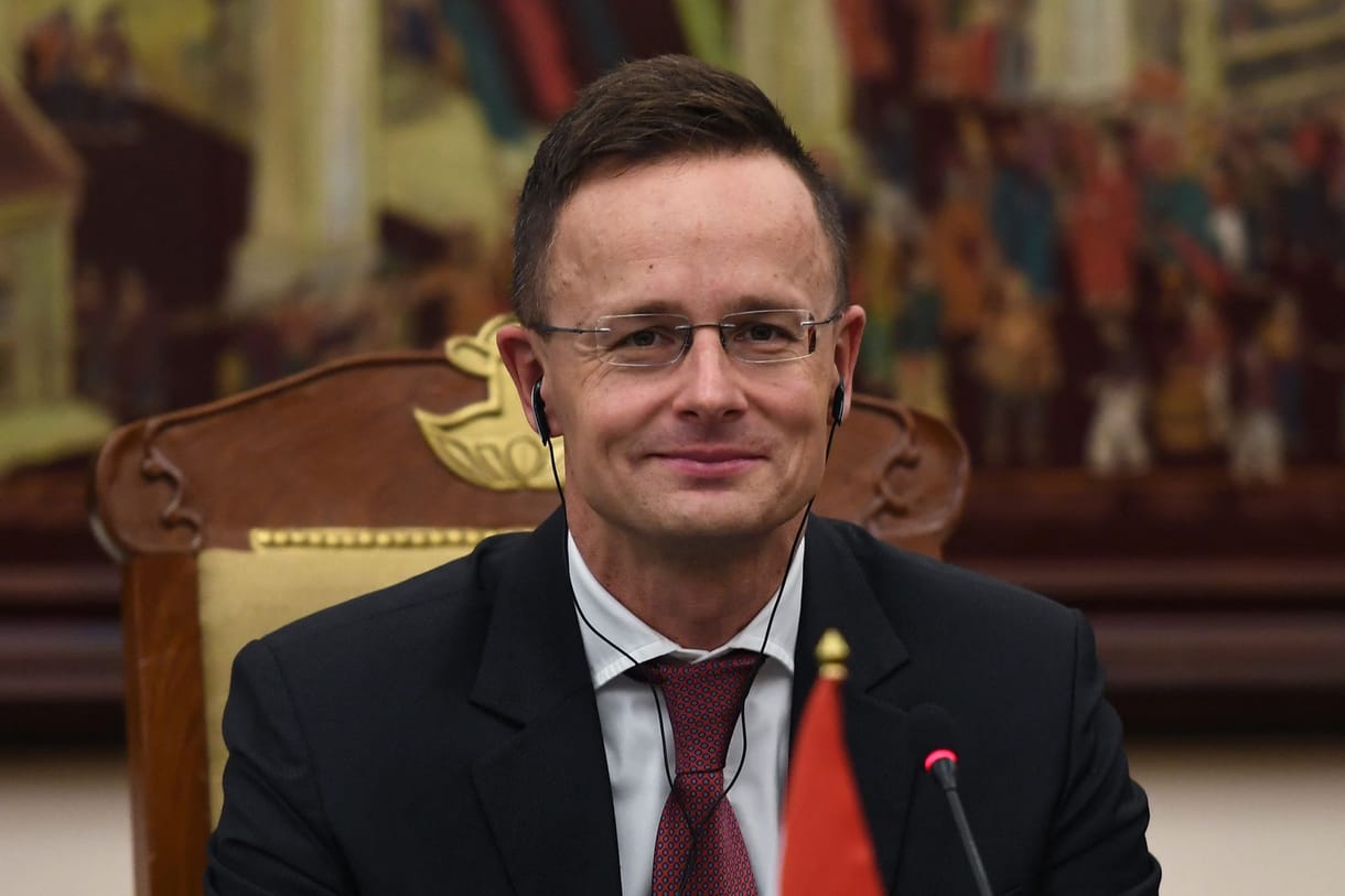A hírszerzők ezentúl akkor is teljes napidíjat kapnak, ha meghívták őket ebédre