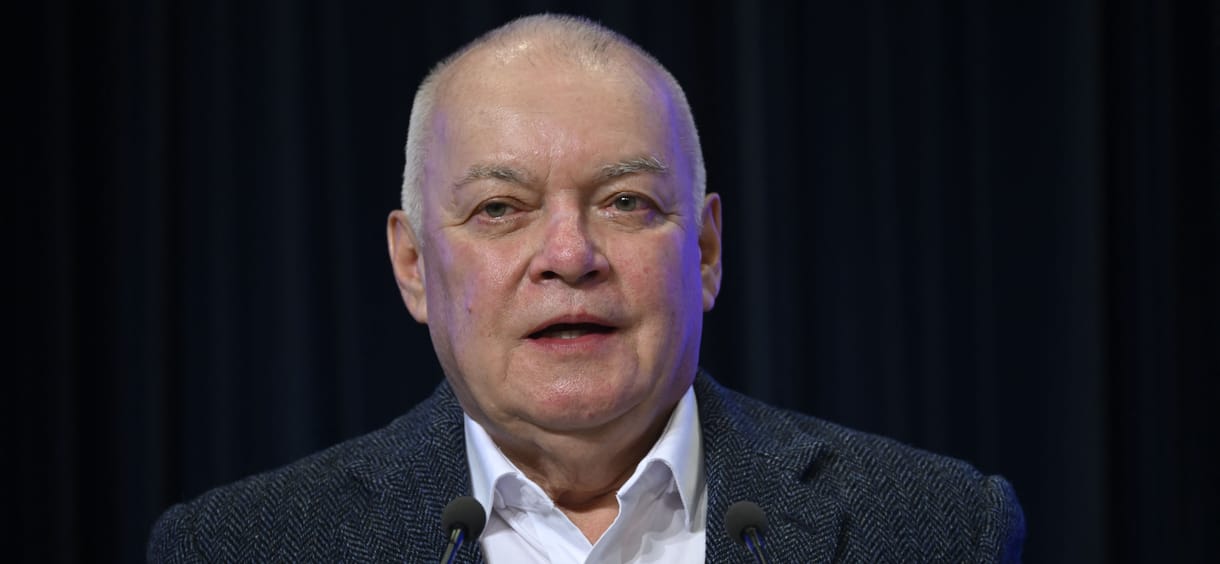 Hogyan lett egy BBC által is példaképnek tekintett tudósító a Kreml fő szócsöve?