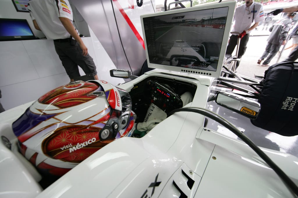 Kobayashi a legjobb az esős belgiumi F1-nyitóedzésen
