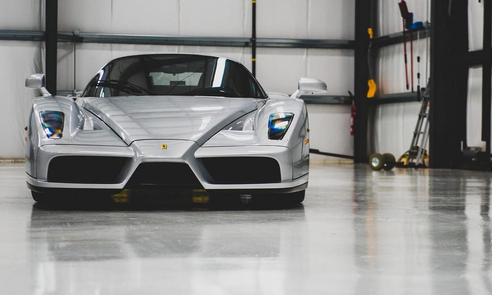 Időkapszulaként vár új gazdára ez a szuperritka Ferrari Enzo