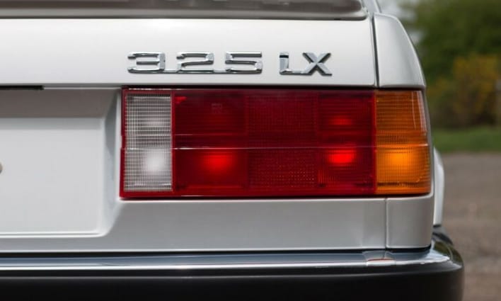 Időkapszula: 34 év alatt csak 500 kilométer került ebbe az eladó 3-as BMW-be