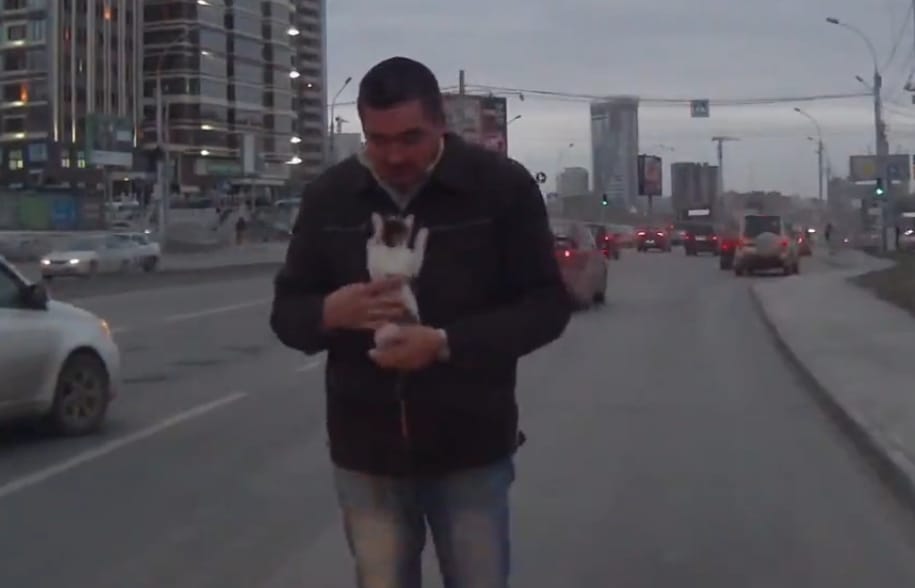Az orosz autósok is jó emberek, itt egy tökéletes példa rá – videó