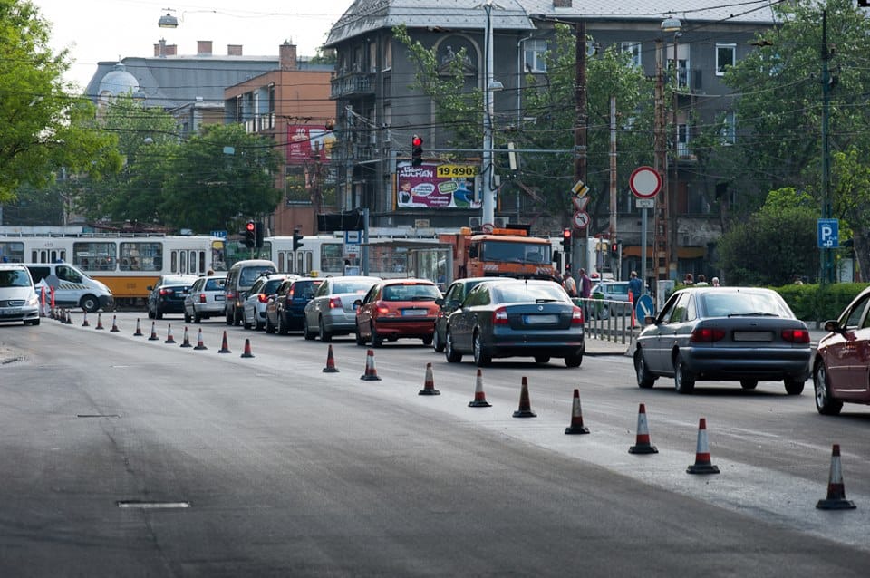 Több nagy forgalmú csomópontnál is nehezebb lesz közlekedni Budapesten