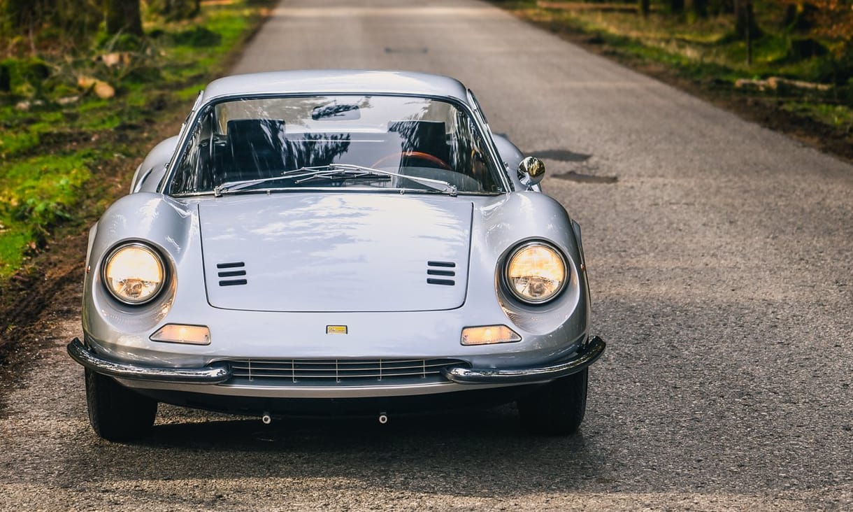 Enzo Ferrari a fiatalon elhunyt fiáról nevezte el ezt a gyönyörű apró sportkocsit