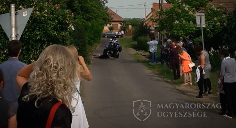Óvodás gyerekével együtt akart kaszkadőrmutatványt bemutatni egy férfi, súlyos baleset lett a vége