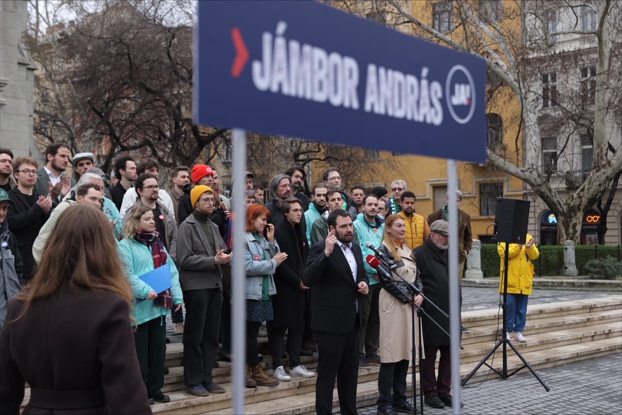 Jámbor András bejelentette, hogy újraindul és rendszerváltást hirdetett