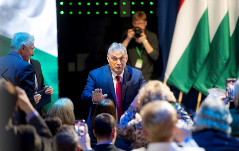 Direkt36: Egymilliárdot pumpáltak át az Orbánék által épített balkáni médiába
