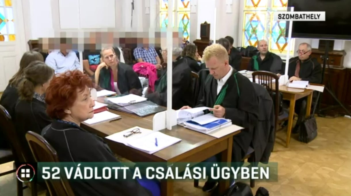 52 ember áll bíróság előtt, akik idős és beteg emberek százait verhették át