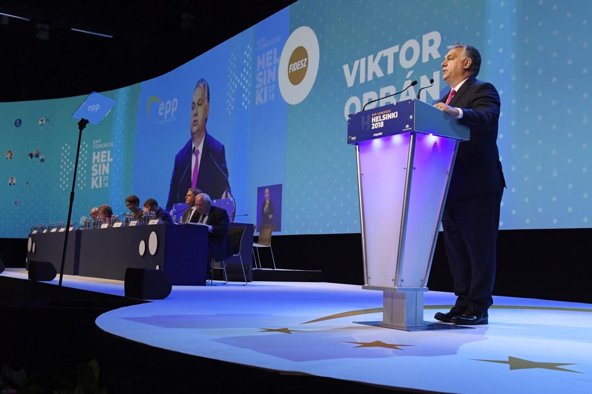 Próbaidőn van Orbán a Néppártban, és mégis van esély a diadalára