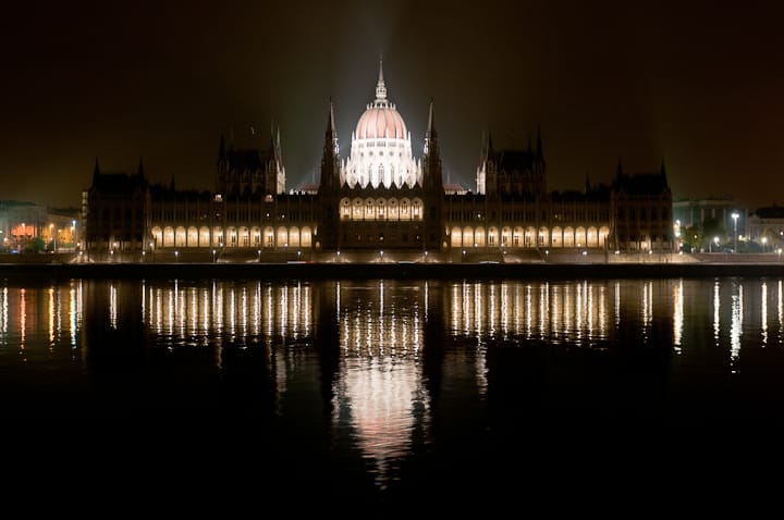Origo: 470 milliót költenek a Parlament díszkivilágítására 