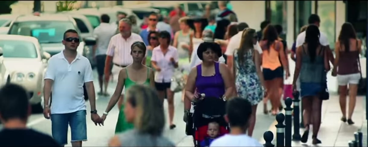 Egy promófilm buktatta le a Rogán házaspárt, ahogy Costa del Solon hesszelnek