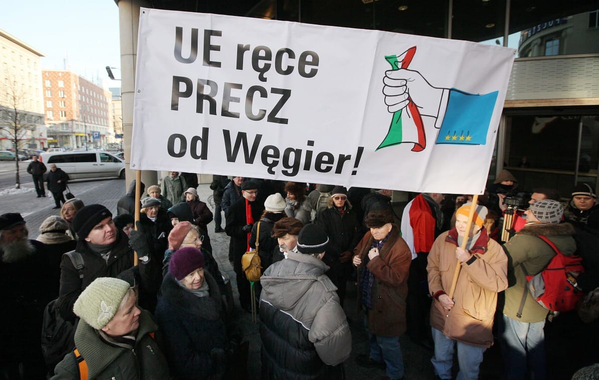 Orbánék mellett tüntettek Varsóban