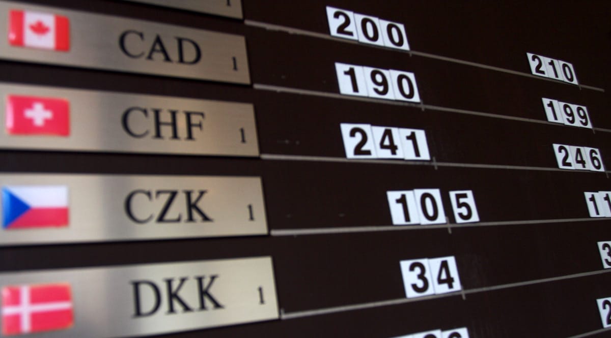 Brutális: átlépte a 247 forintot a frank