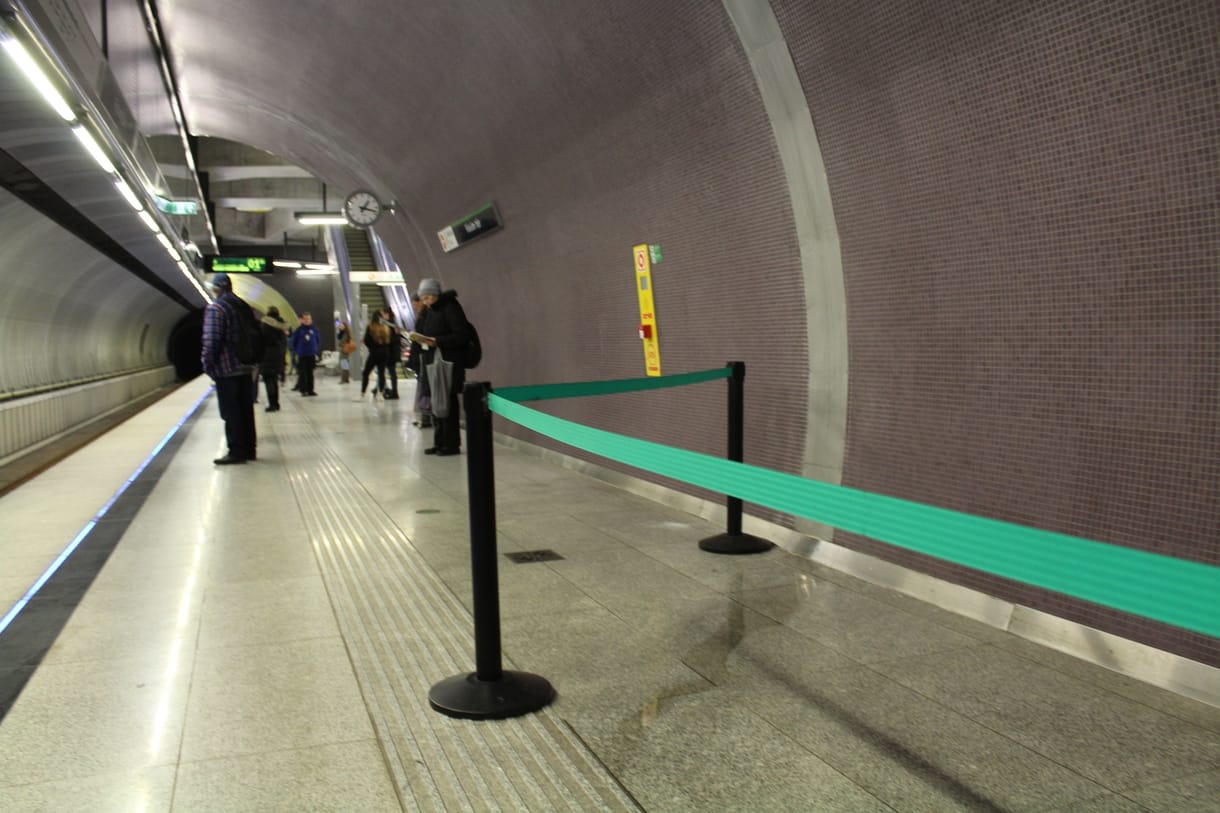 Nézze meg a fotókat, folyik be a víz a 4-es metró legtöbb állomásán