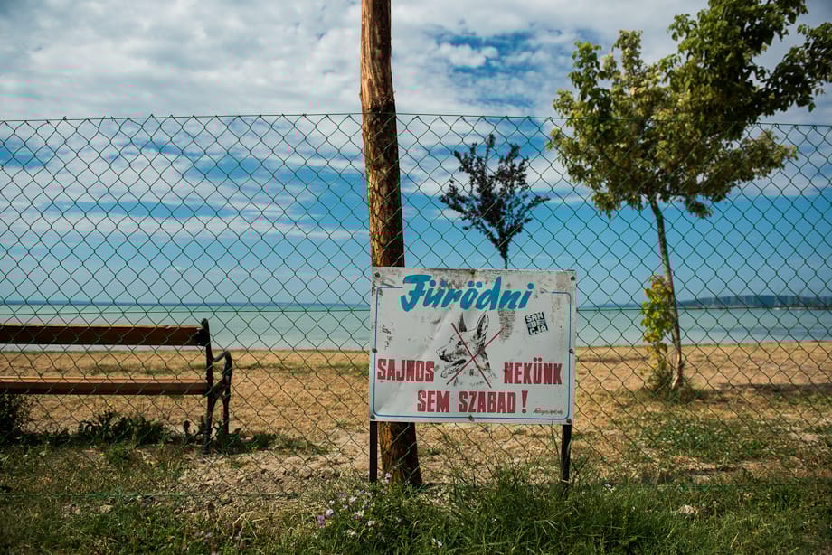 Balatoni nyár: kitört a Nagy Kenesei Strandháború - videóval