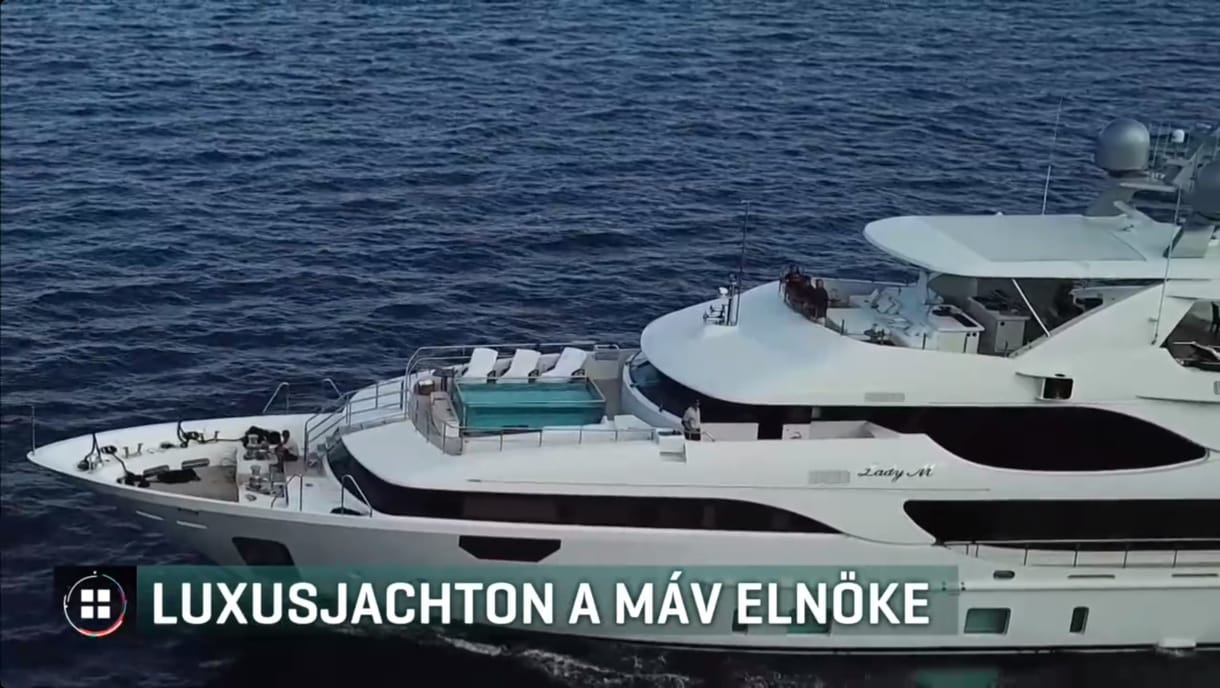 Egy mondattal megmagyarázták, mit keresett a MÁV-elnök egy 7 milliárdos luxusjachton