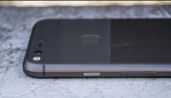 Érkezik egy telefon, amelyik feladhatja a leckét az iPhone 8-nak
