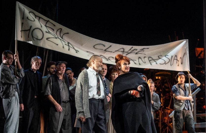Kapitulálni vagy ragaszkodni a tisztességhez? Rudolf Péter első rendezése a Vígben