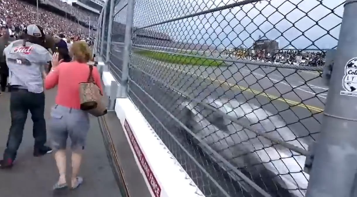 Ilyen a menetszél és a hangorkán a NASCAR pálya mellett - videó