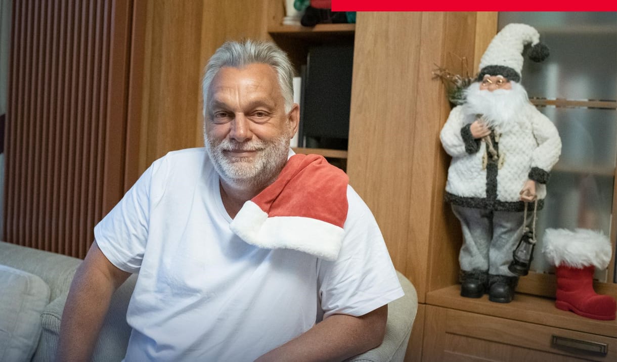 Orbán ősz szakállal és Mikulás sapkával üzent, hogy éjjel érkezik