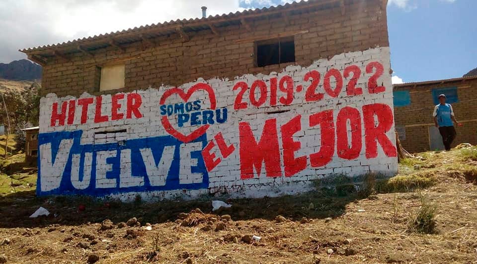 Lenin és a Jó Hitler harcol egymással Peruban