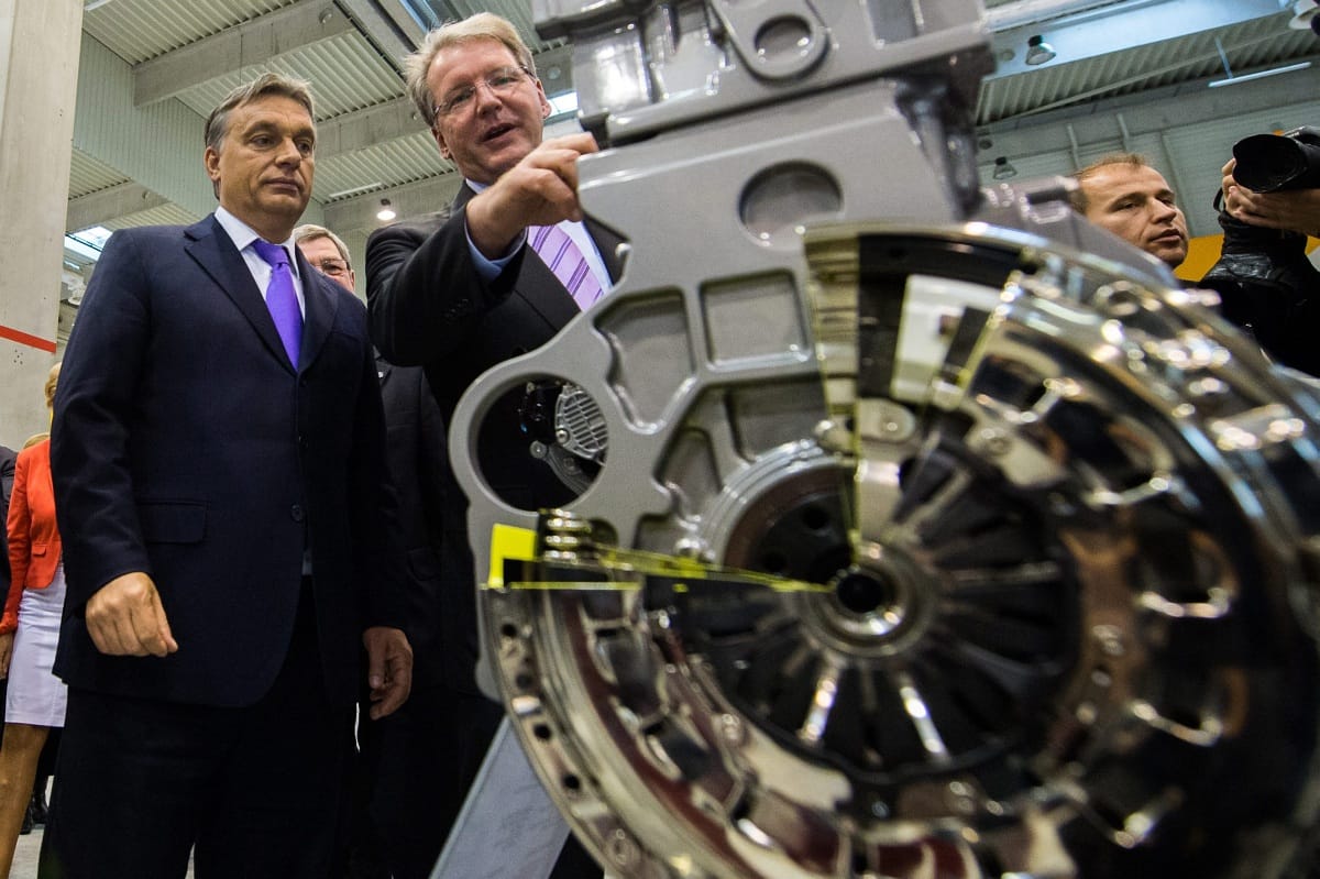 Orbán ma kuplungok között mond beszédet