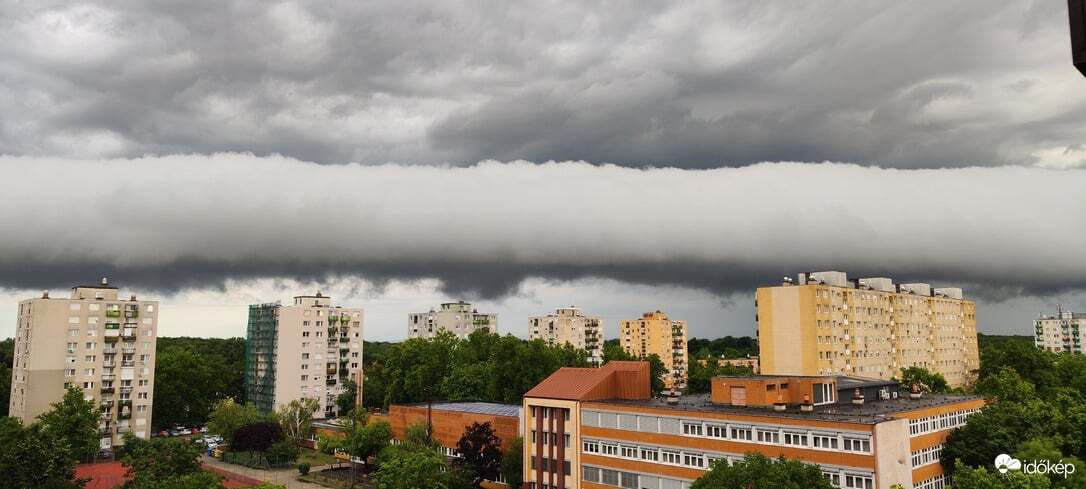 Görgőfelhő gurult át Nyíregyháza felett