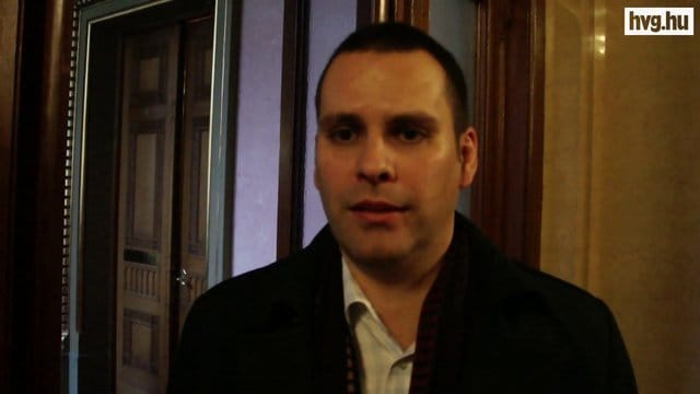 Videó: Kijut-e a fekália a szőnyeg alól? – Képviselőket kérdeztünk a NAV-botrányról